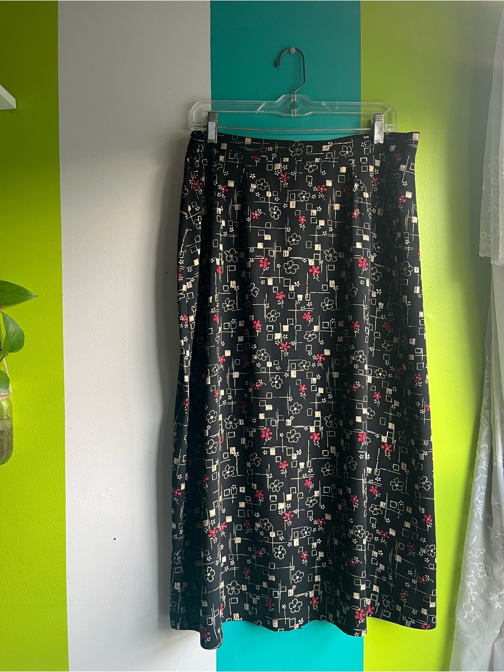 90s Sag Harbor Black Midi Skirt with Geometric Floral Print